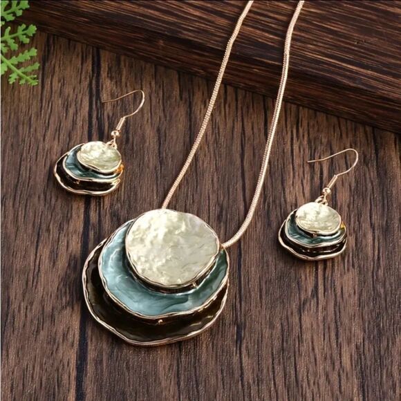 Silver Blue Layered Circle Pendant Necklace and Earring Set Women’s Jewelry - Picture 9 of 9